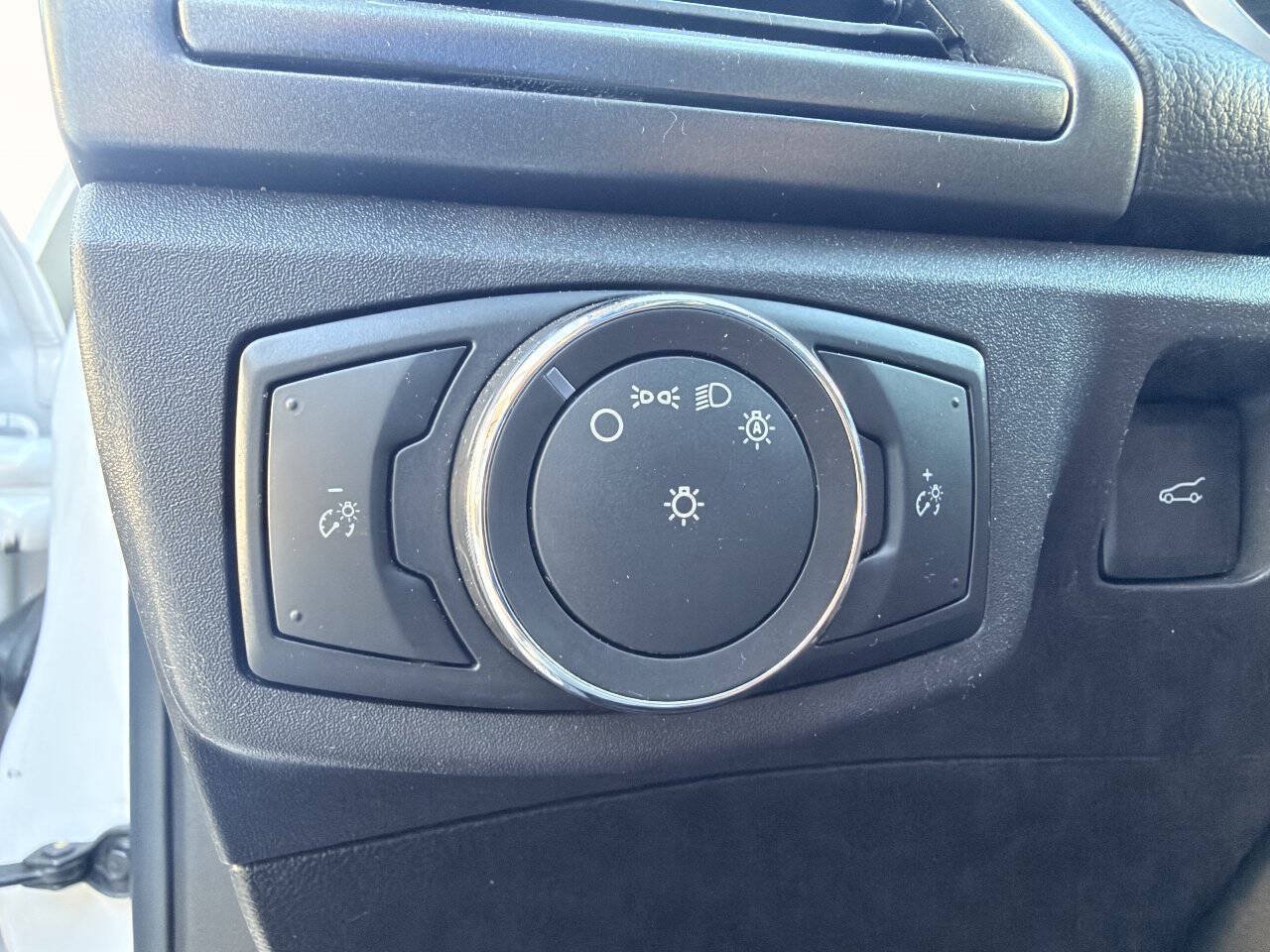 Used 2016 Ford Fusion SE FWD image 39