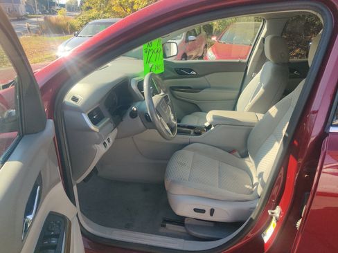 Used 2018 GMC Acadia SLE image 11