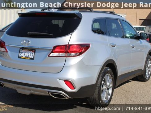 Used 2018 Hyundai Santa Fe SE image 5