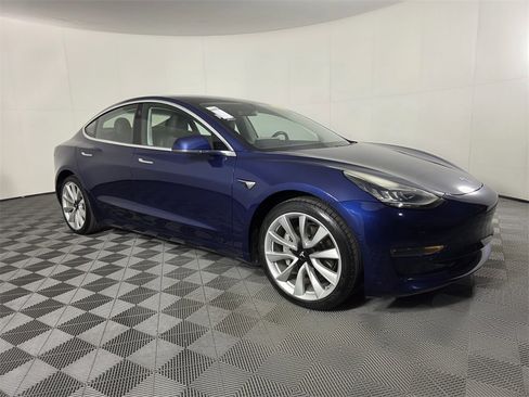 Used 2018 Tesla Model 3 Long Range image 2