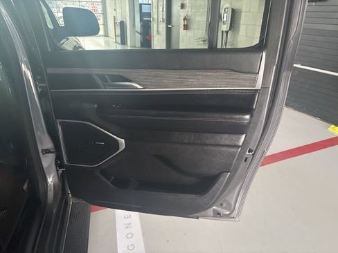 Used 2023 Jeep Wagoneer L Series II image 21