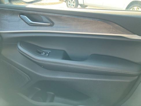 New 2025 Jeep Grand Cherokee Limited image 21