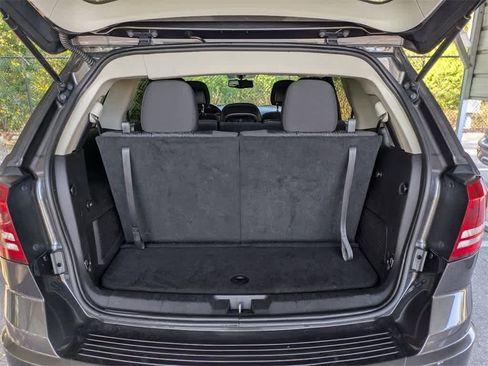 Used 2016 Dodge Journey SE w/ Flexible Seating Group image 12