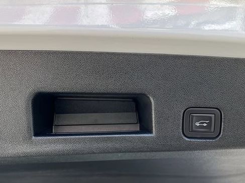 Used 2025 GMC Acadia Elevation w/ Elevation Premium Package FWD image 26