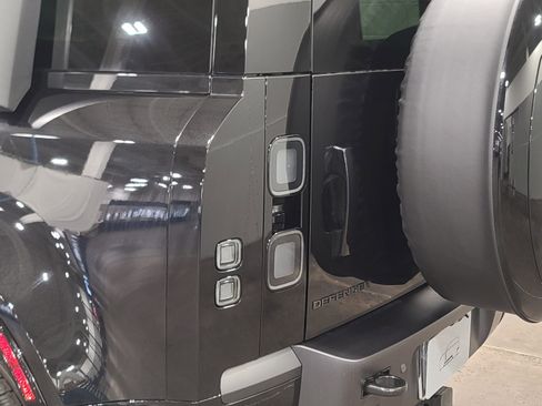 New 2026 Land Rover Defender 110 X-Dynamic SE image 17