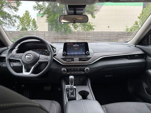 Used 2025 Nissan Altima 2.5 SV FWD image 34