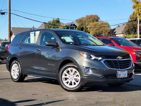 Used 2020 Chevrolet Equinox LS image 2