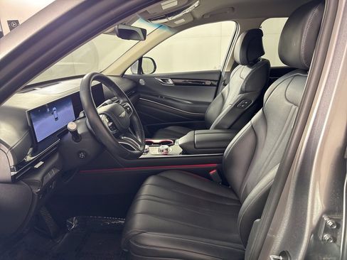 Used 2025 Genesis GV80 2.5T Standard image 14