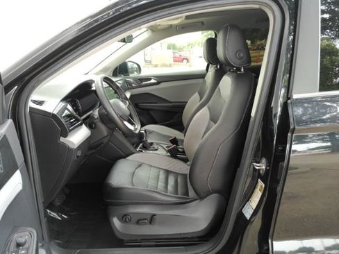 Used 2022 Volkswagen Taos SEL w/ Panoramic Sunroof Package FWD image 12