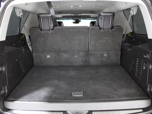 Used 2019 Cadillac Escalade ESV Luxury image 28