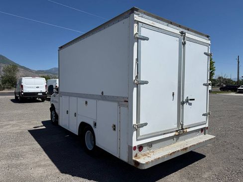 Used 2005 Ford E-350 and Econoline 350 Super Duty RWD image 5