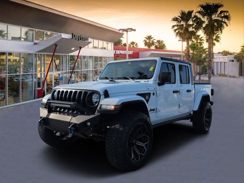 Used 2023 Jeep Gladiator Sport AWD/4WD image 7