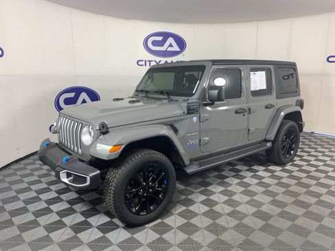 Used 2022 Jeep Wrangler Unlimited Sahara AWD/4WD image 7
