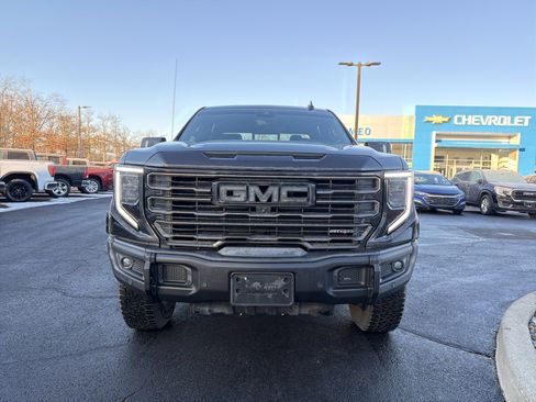 Used 2023 GMC Sierra 1500 AT4X image 2