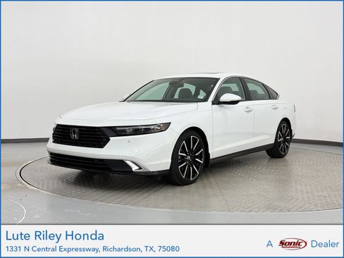 Used 2023 Honda Accord Touring image 1