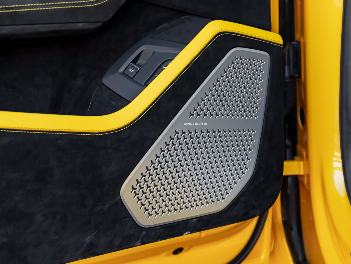 Used 2024 Lamborghini Urus Performante AWD/4WD image 31