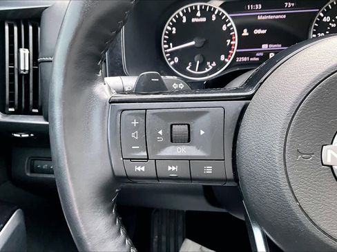 Used 2023 Nissan Pathfinder SL w/ Black Appearance Package image 21