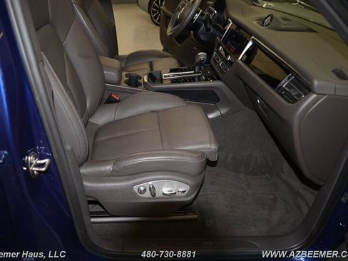 Used 2023 Porsche Macan image 19