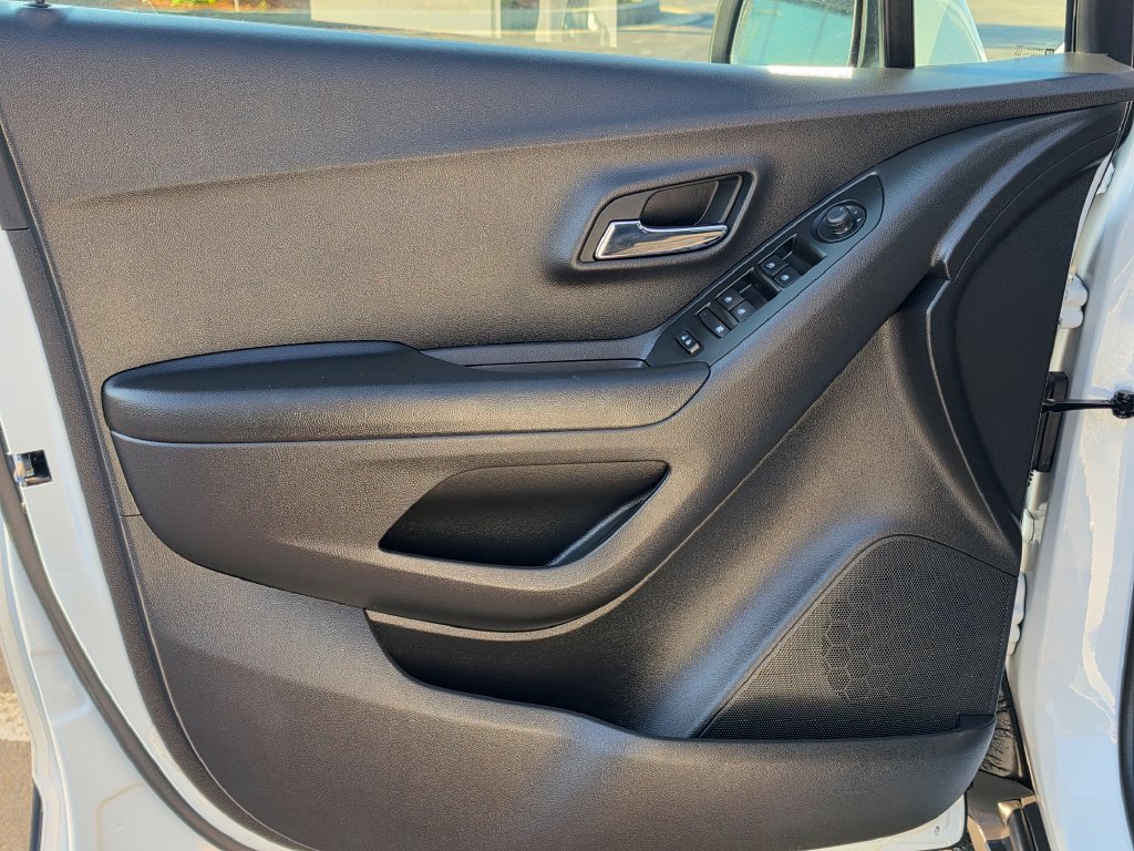 Used 2022 Chevrolet Trax LT w/ LT Convenience Package FWD image 12