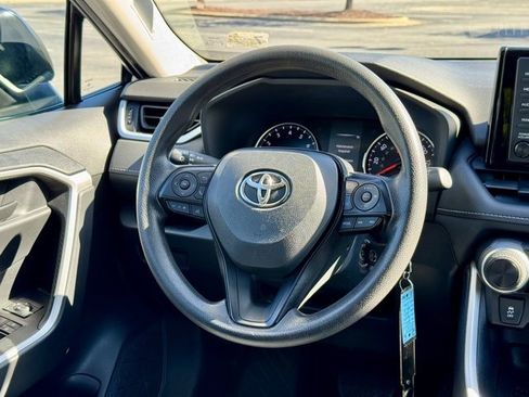 Used 2021 Toyota RAV4 LE image 20