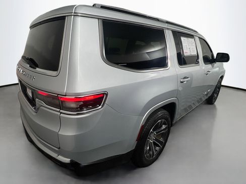 Used 2023 Jeep Grand Wagoneer Base image 4