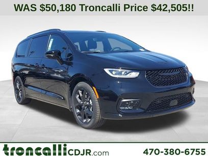 New 2026 Chrysler Pacifica Select