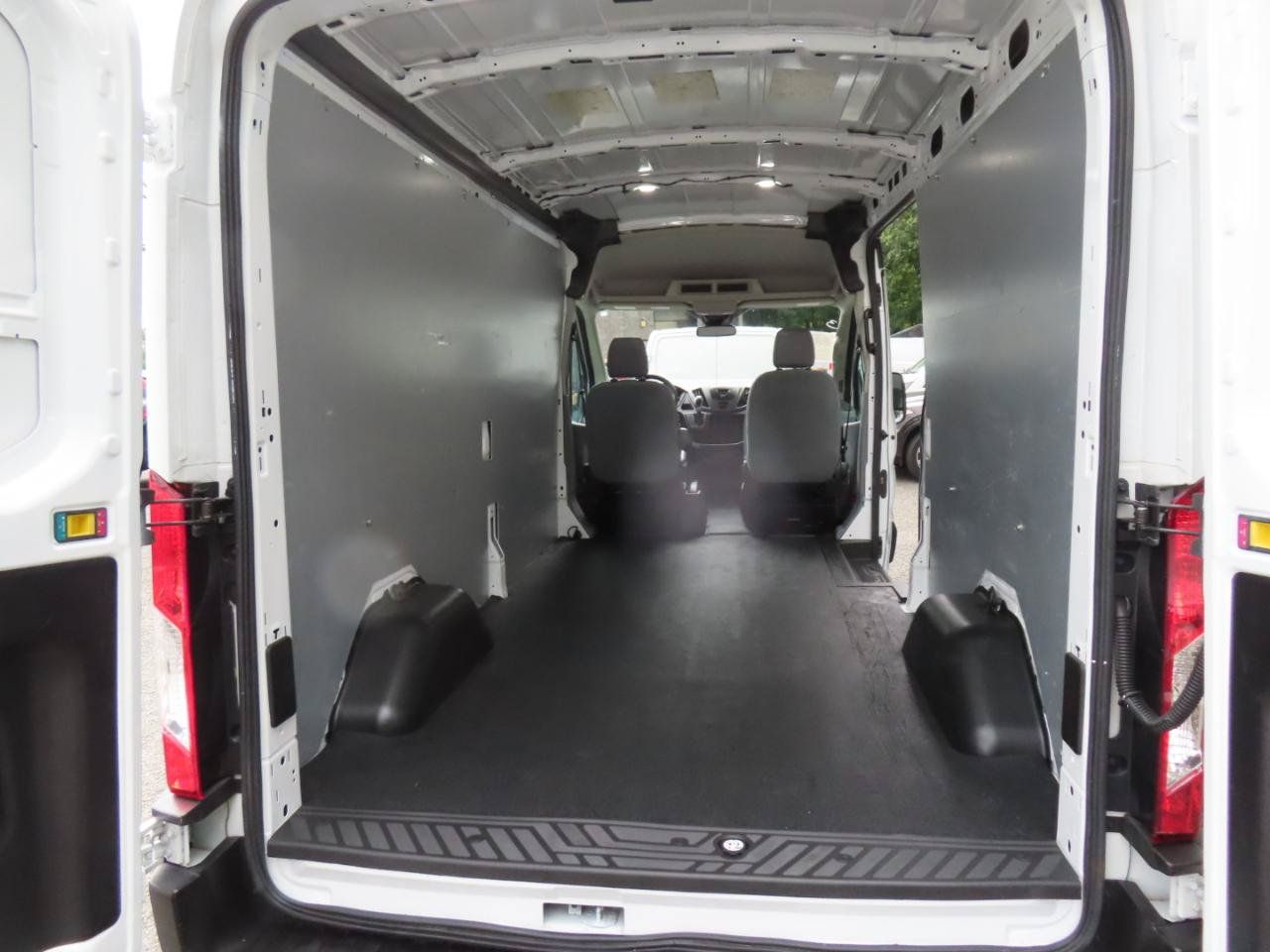 Used 2019 Ford Transit 250 148 Medium Roof RWD image 23