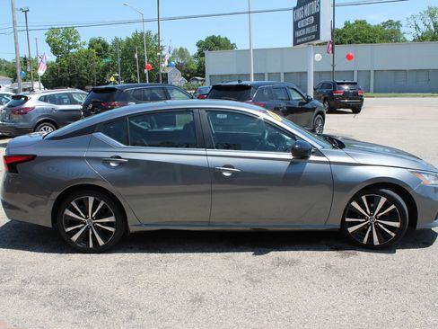 Used 2022 Nissan Altima 2.5 SR FWD image 6