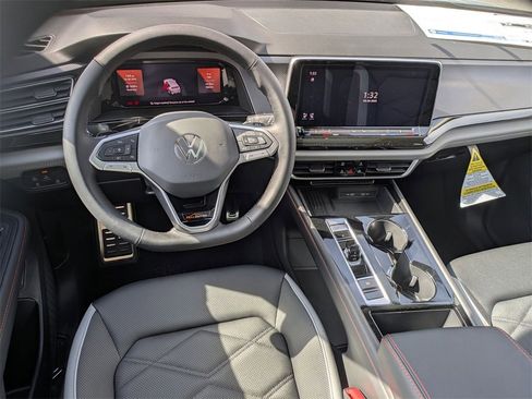 New 2025 Volkswagen Atlas Peak Edition SE image 24