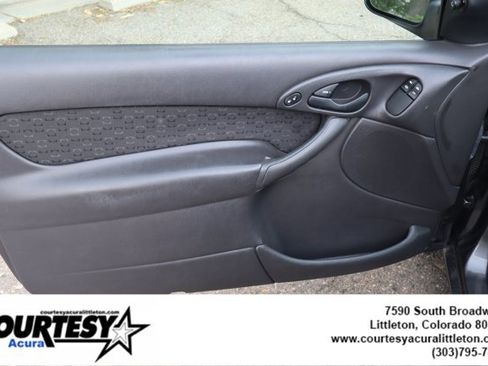 Used 2003 Ford Focus ZX3 Hatchback FWD image 22