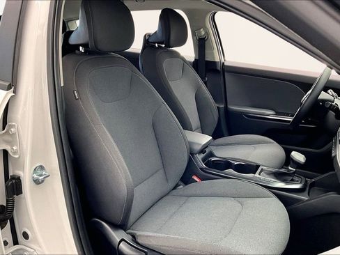 Used 2025 Kia K4 LXS image 7