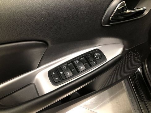 Used 2017 Dodge Journey SXT w/ Comfort/Convenience Group FWD image 13