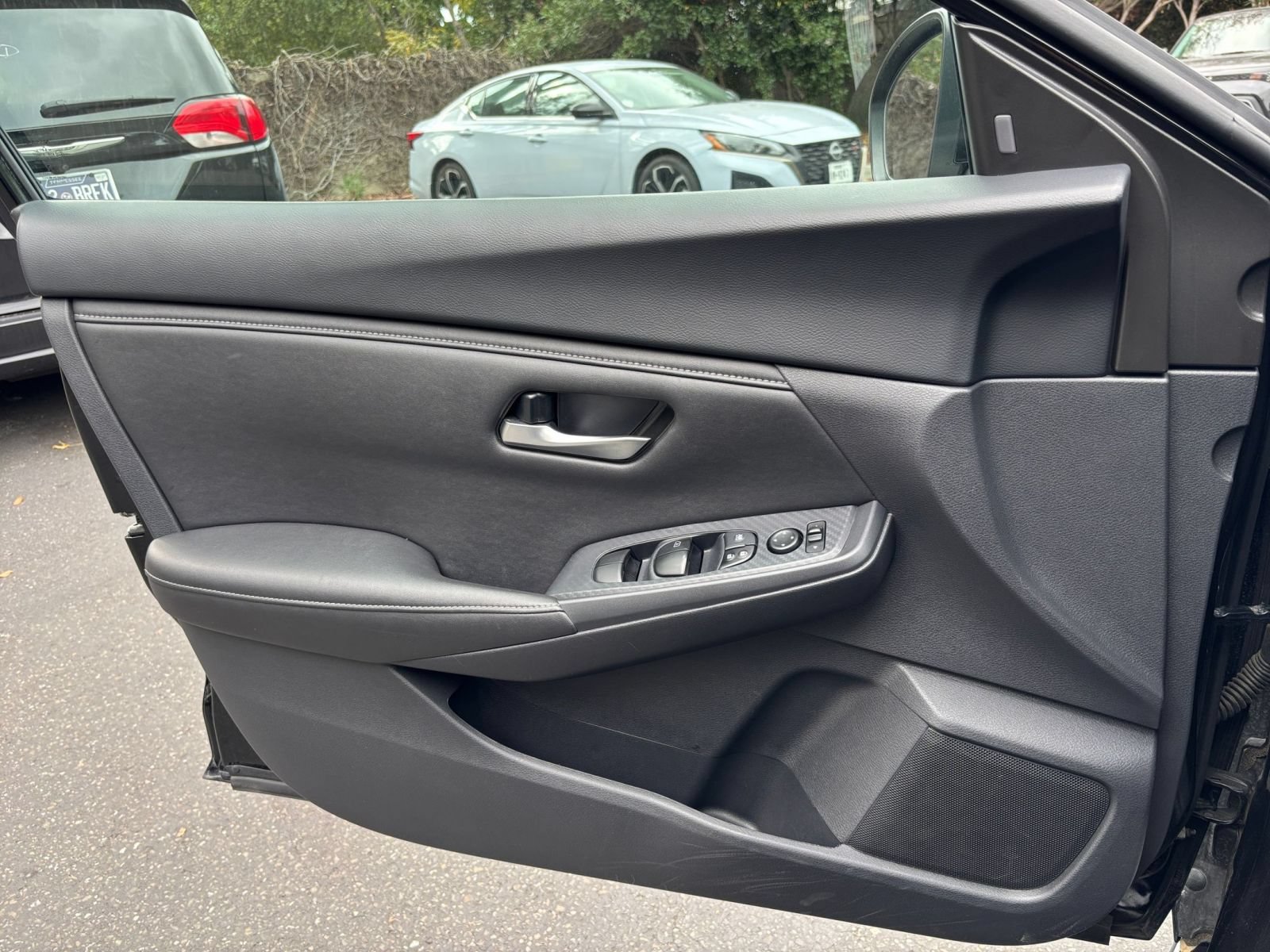 Used 2025 Nissan Sentra SV FWD image 18