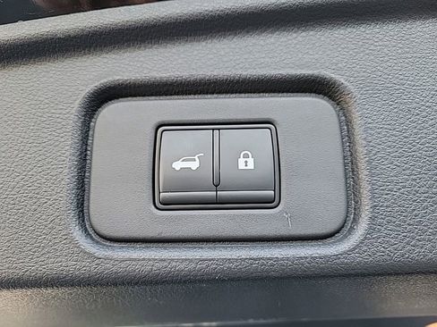 Used 2024 Nissan Pathfinder SL image 22