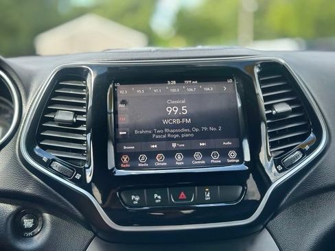 Used 2019 Jeep Cherokee Limited w/ Technology Group AWD/4WD image 15