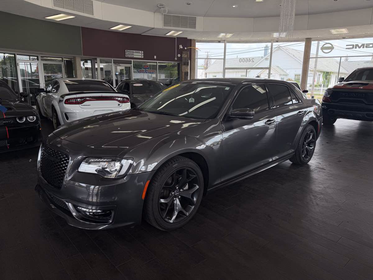Used 2023 Chrysler 300 Touring L w/ Safetytec Plus Group RWD image 16