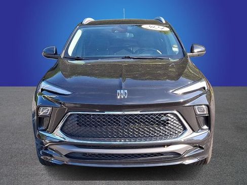 Used 2024 Buick Encore GX Sport Touring FWD image 2