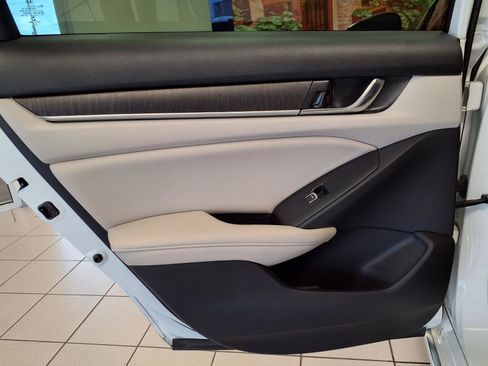 Used 2022 Honda Accord EX-L image 18
