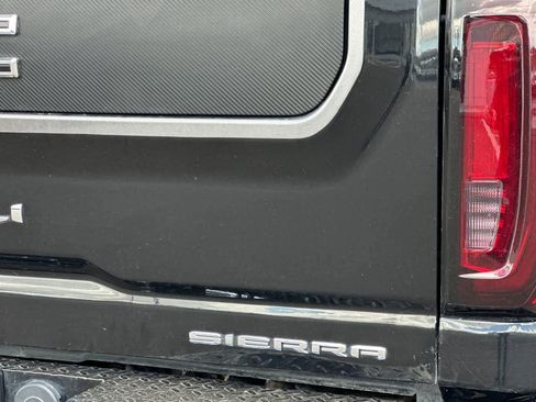 Used 2022 GMC Sierra 2500 Denali w/ Denali Black Diamond Edition AWD/4WD image 31