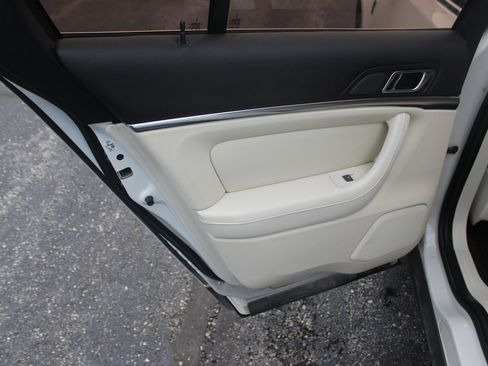 Used 2010 Lincoln MKS FWD image 18