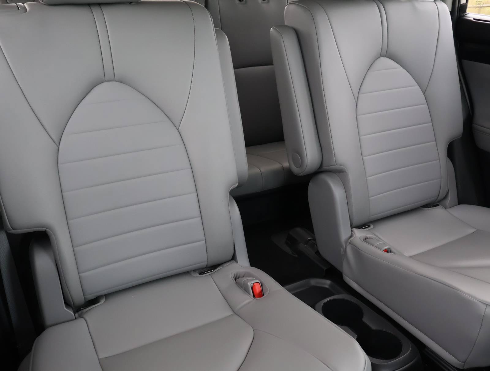 Used 2023 Toyota Highlander XLE FWD image 19