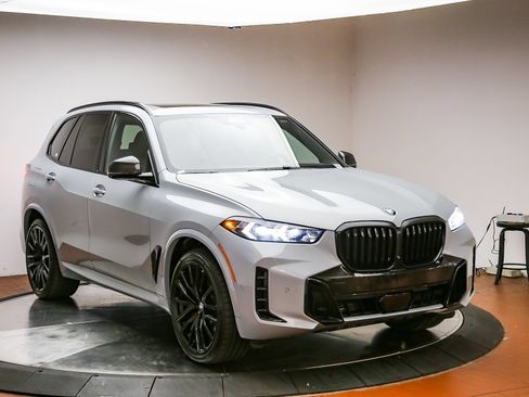 Used 2024 BMW X5 xDrive40i w/ M Sport Package AWD/4WD image 3