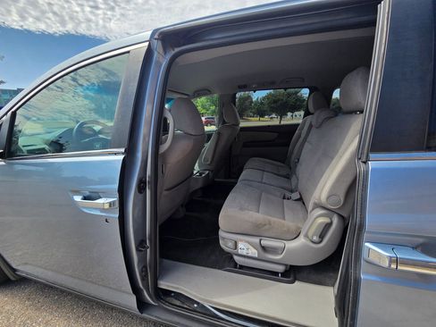 Used 2011 Honda Odyssey EX image 19
