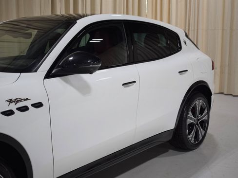 New 2025 Maserati Grecale Folgore image 2