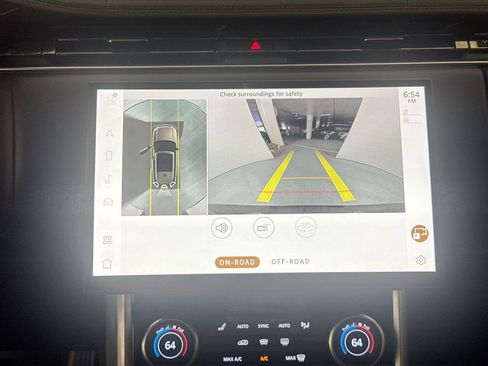 Used 2023 Land Rover Range Rover SE image 14