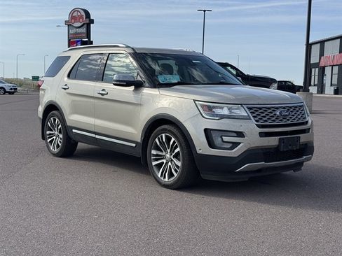 Used 2017 Ford Explorer Platinum AWD/4WD image 3