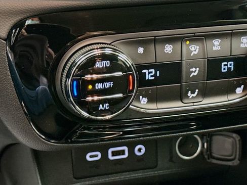 Used 2023 Buick Encore GX Select image 19