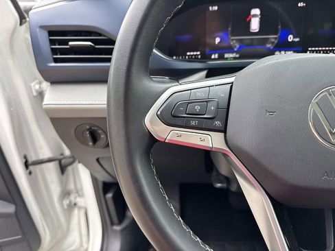 Used 2024 Volkswagen Taos SE image 23