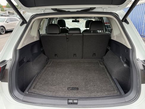 Used 2018 Volkswagen Tiguan SEL AWD/4WD image 25