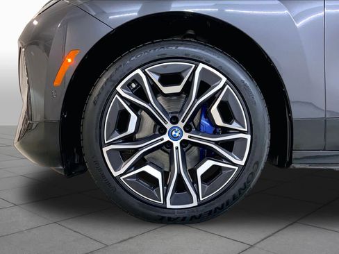 Used 2024 BMW iX xDrive50 w/ Premium Package AWD/4WD image 10